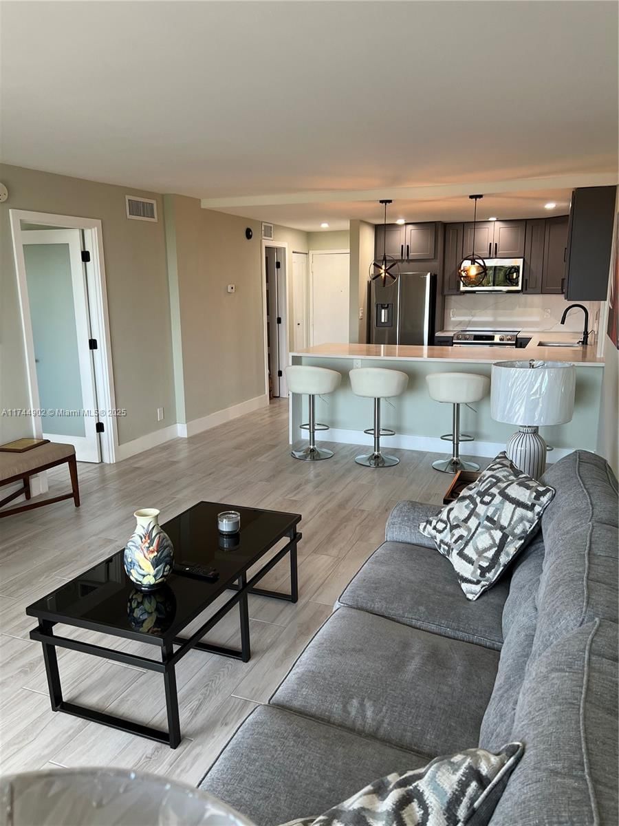 Real estate property located at 1800 Andrews Ave #5D, Broward, Drake Tower Condo, Fort Lauderdale, FL