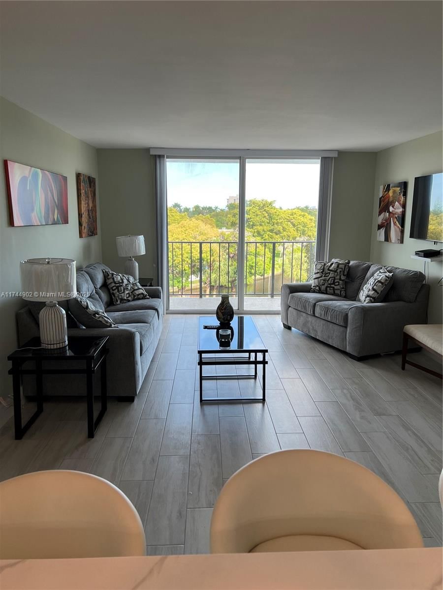 Real estate property located at 1800 Andrews Ave #5D, Broward, Drake Tower Condo, Fort Lauderdale, FL