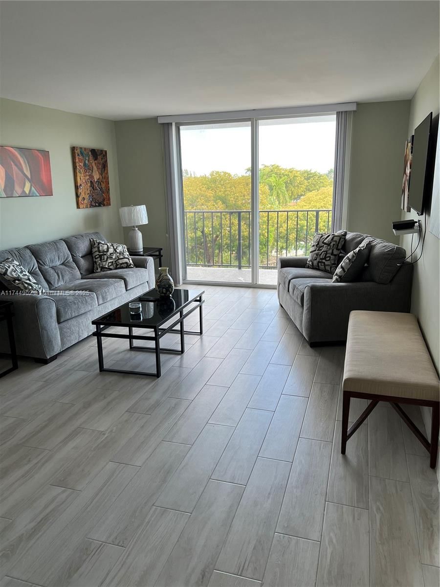 Real estate property located at 1800 Andrews Ave #5D, Broward, Drake Tower Condo, Fort Lauderdale, FL