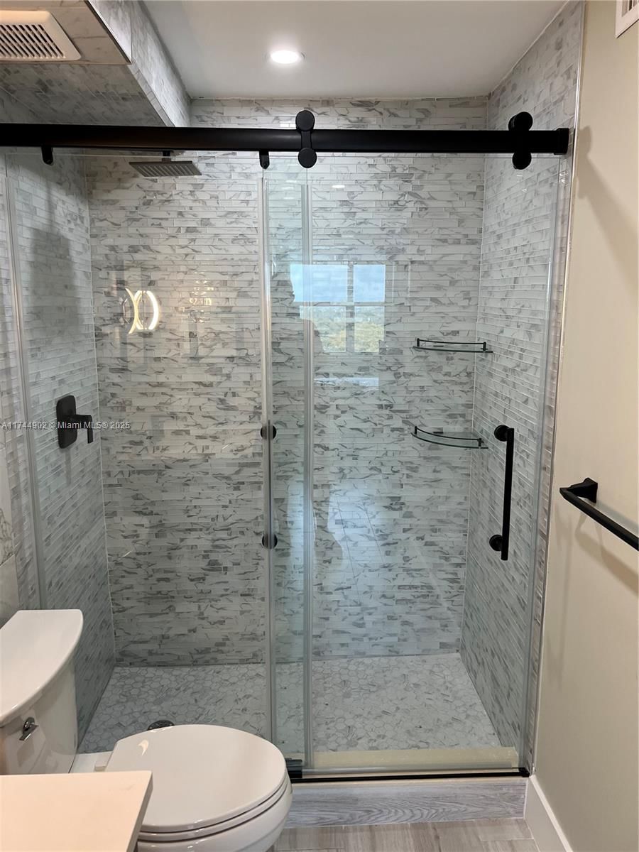 Real estate property located at 1800 Andrews Ave #5D, Broward, Drake Tower Condo, Fort Lauderdale, FL