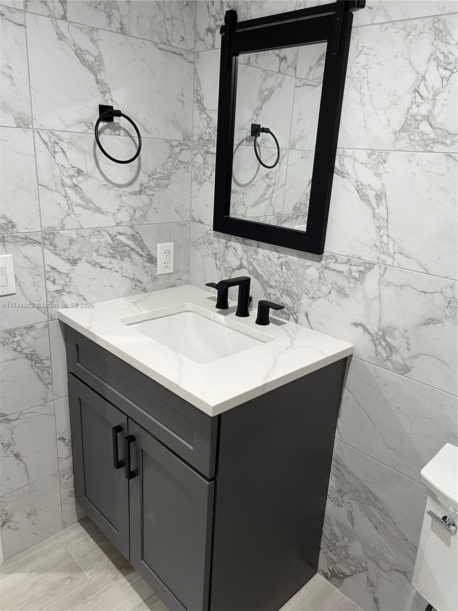 Real estate property located at 1800 Andrews Ave #5D, Broward, Drake Tower Condo, Fort Lauderdale, FL