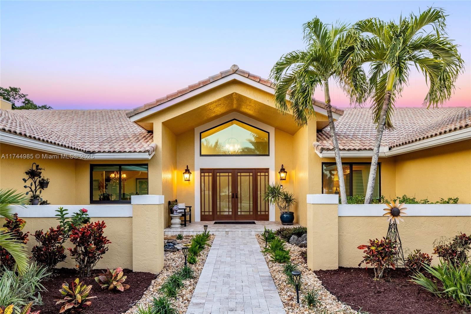 Real estate property located at 14421 Bedford Ct, Broward, SHENANDOAH SECTION THREE, Davie, FL