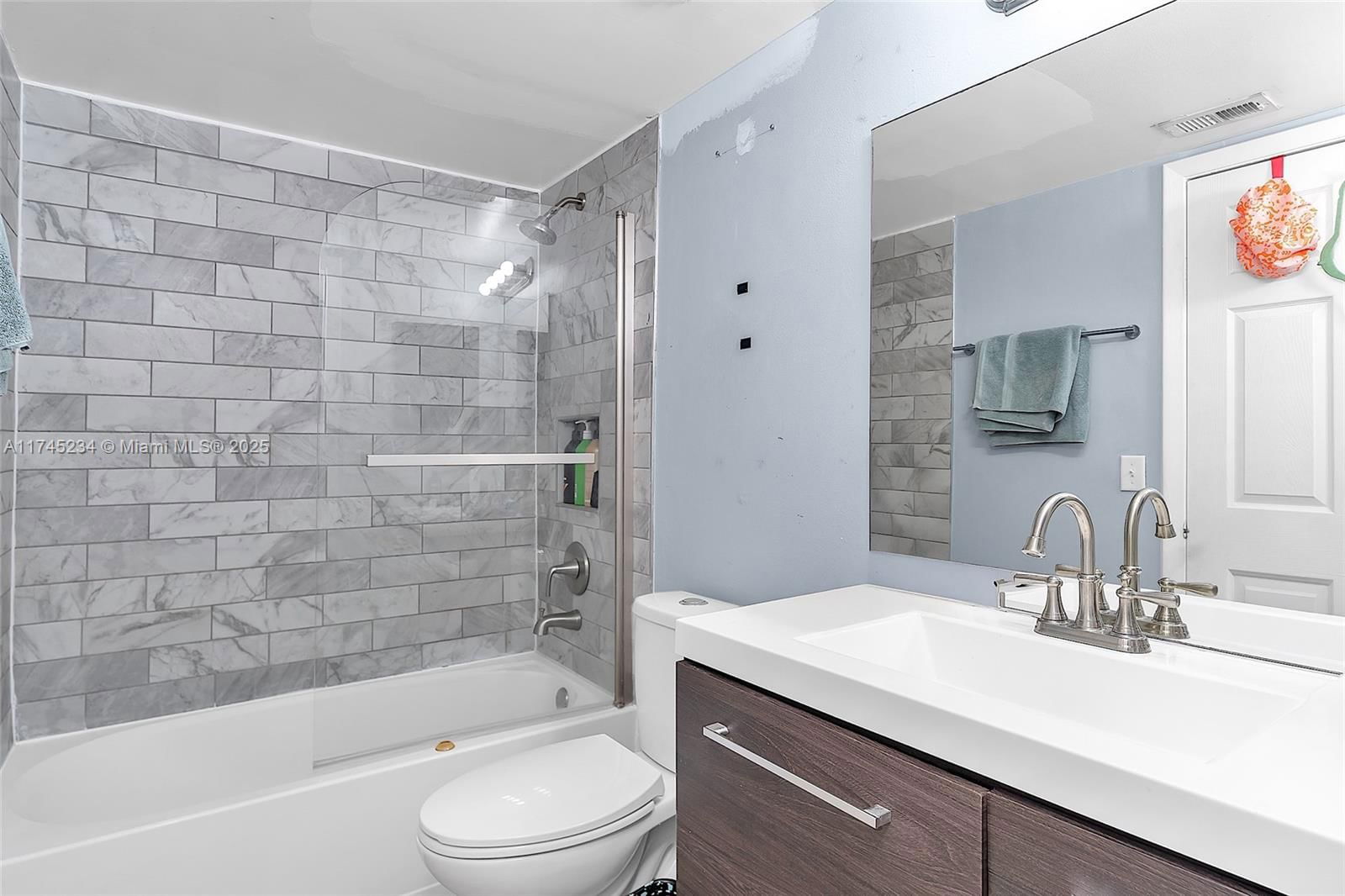 Real estate property located at 251 Palm Cir W #207, Broward, Palms Of Pembroke Condo, Pembroke Pines, FL