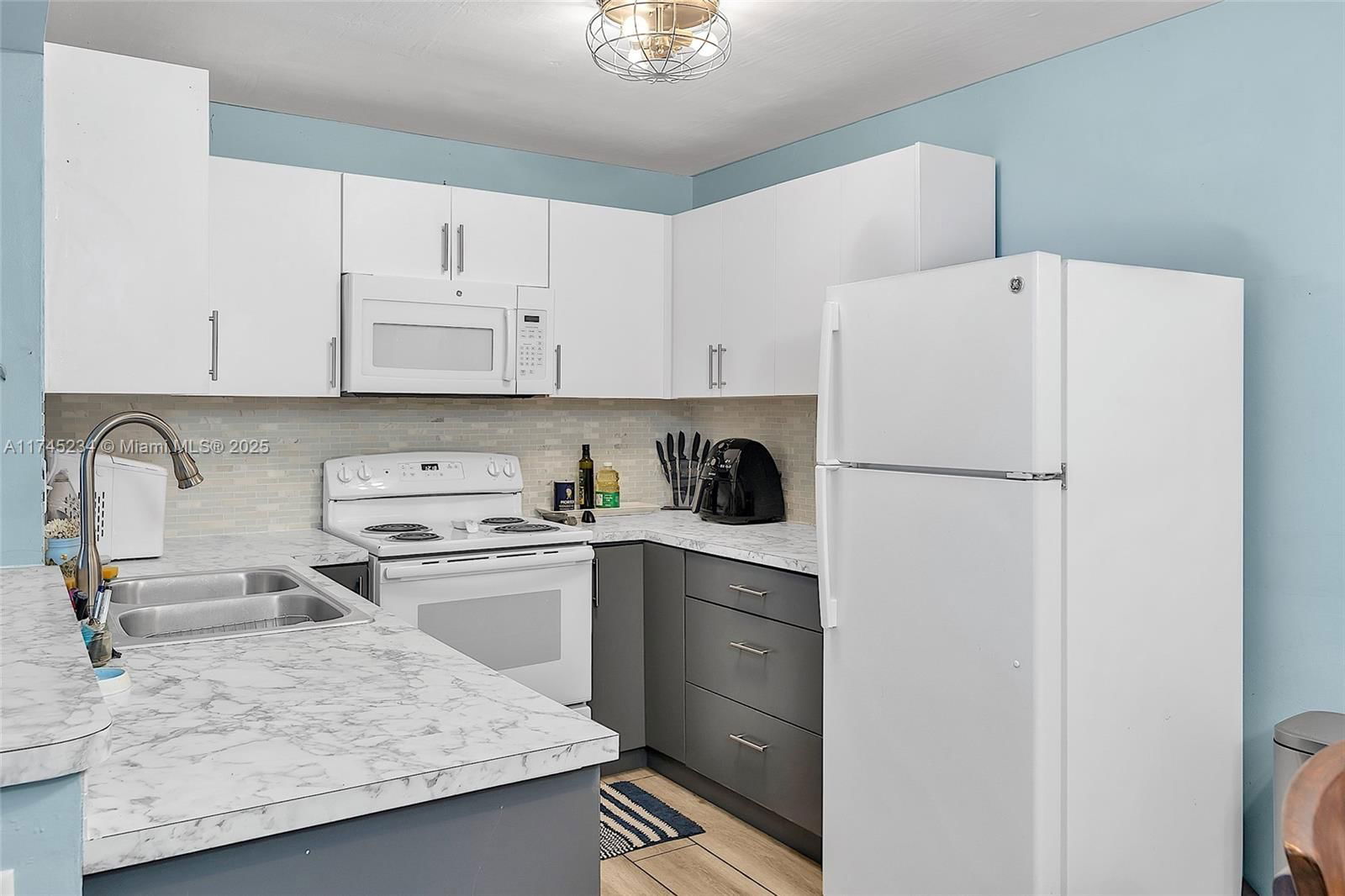 Real estate property located at 251 Palm Cir W #207, Broward, Palms Of Pembroke Condo, Pembroke Pines, FL