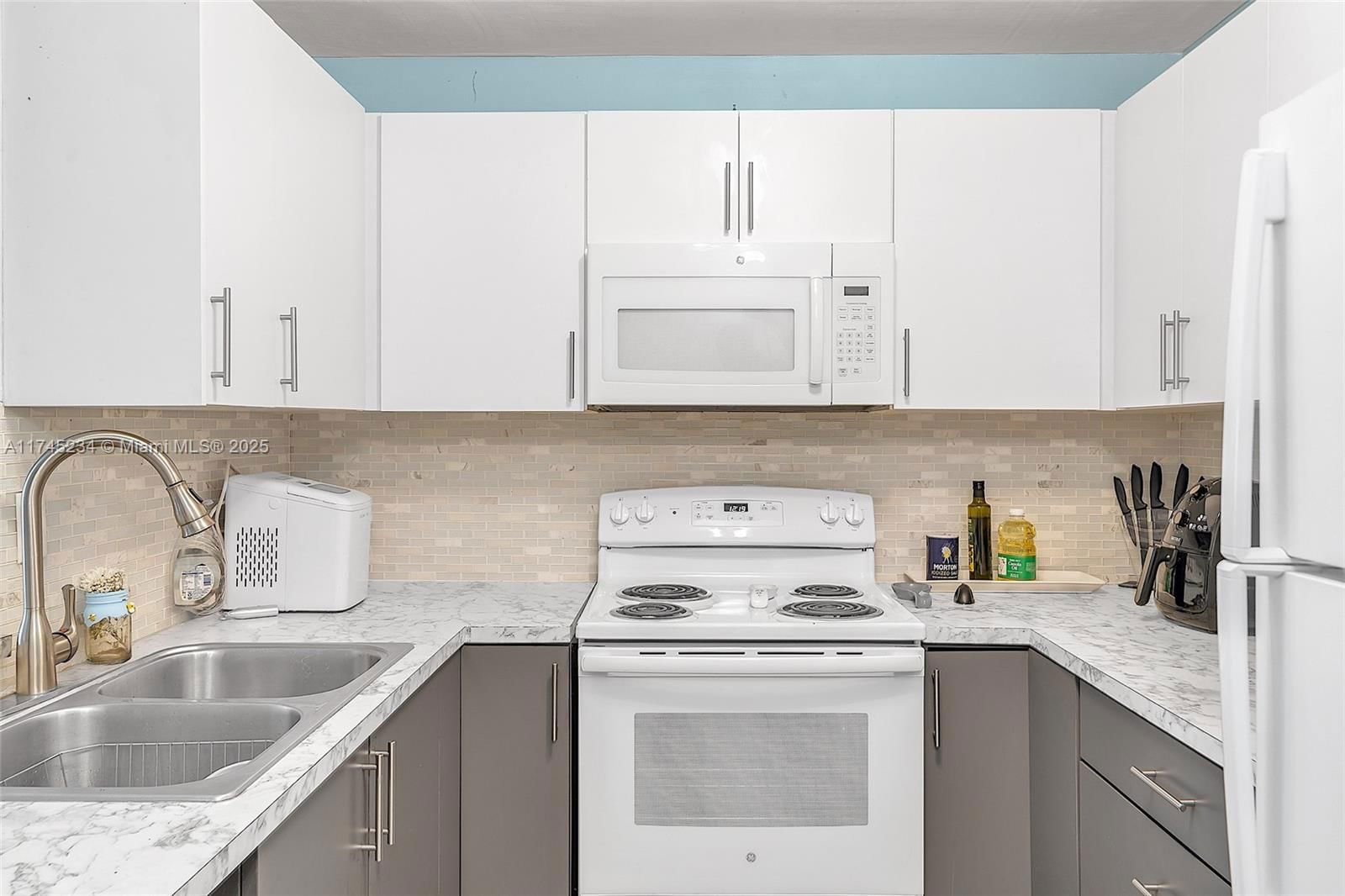 Real estate property located at 251 Palm Cir W #207, Broward, Palms Of Pembroke Condo, Pembroke Pines, FL