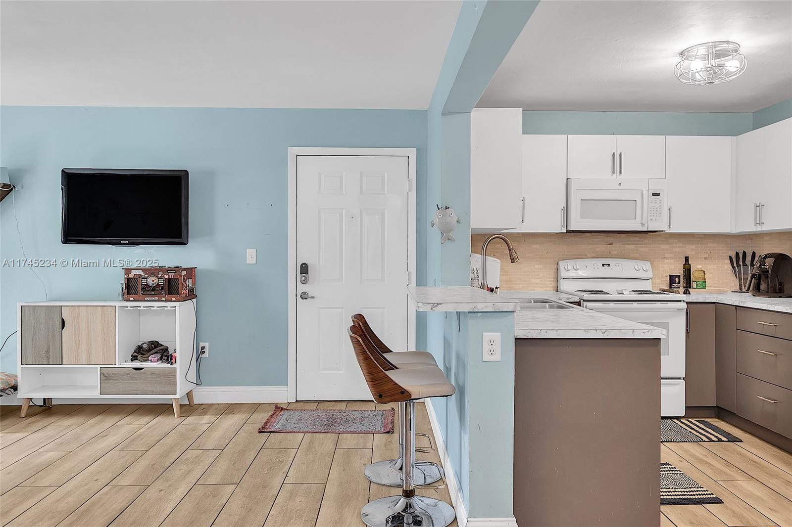 Real estate property located at 251 Palm Cir W #207, Broward, Palms Of Pembroke Condo, Pembroke Pines, FL
