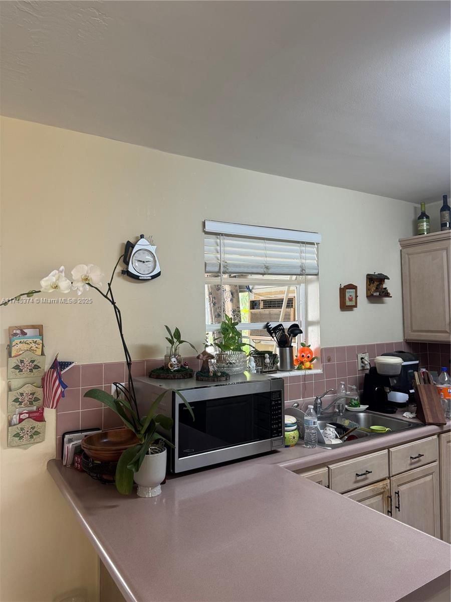 Real estate property located at 6005 108th Pl, Miami-dade, Westwood Ests 3rd Addn, Miami, FL