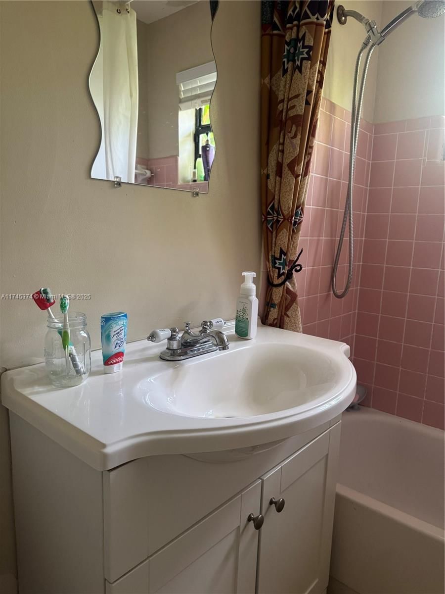 Real estate property located at 6005 108th Pl, Miami-dade, Westwood Ests 3rd Addn, Miami, FL