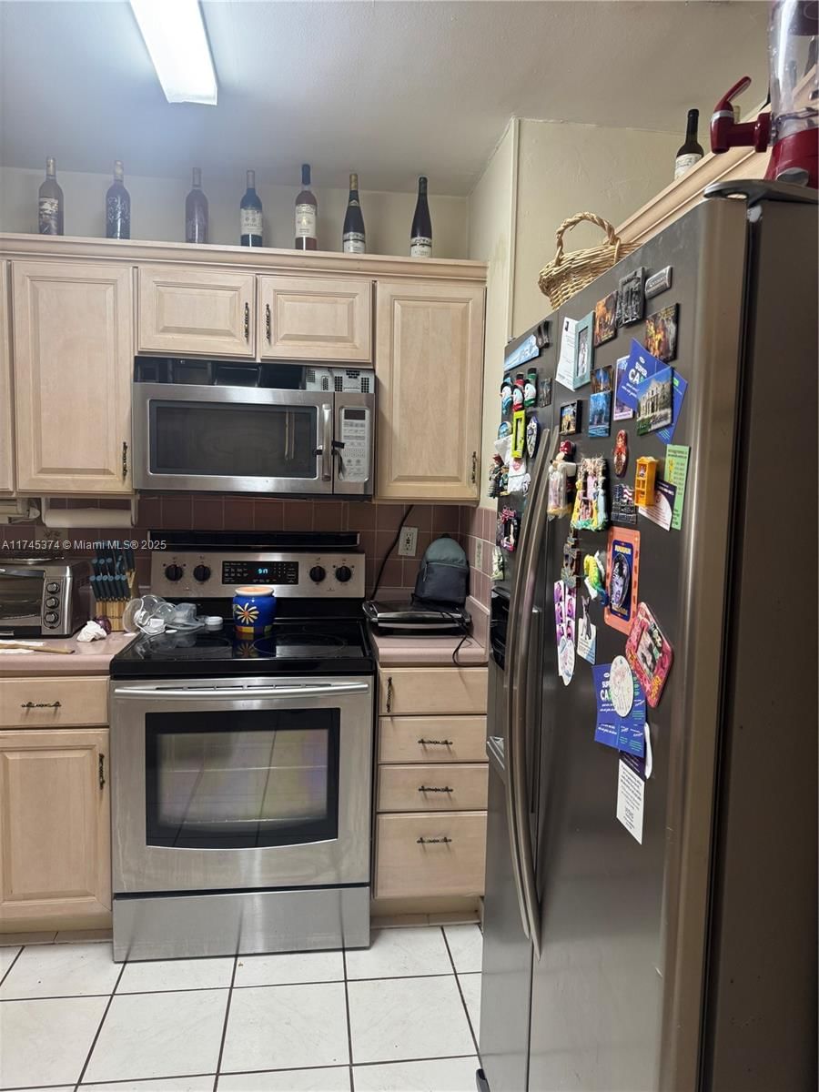 Real estate property located at 6005 108th Pl, Miami-dade, Westwood Ests 3rd Addn, Miami, FL