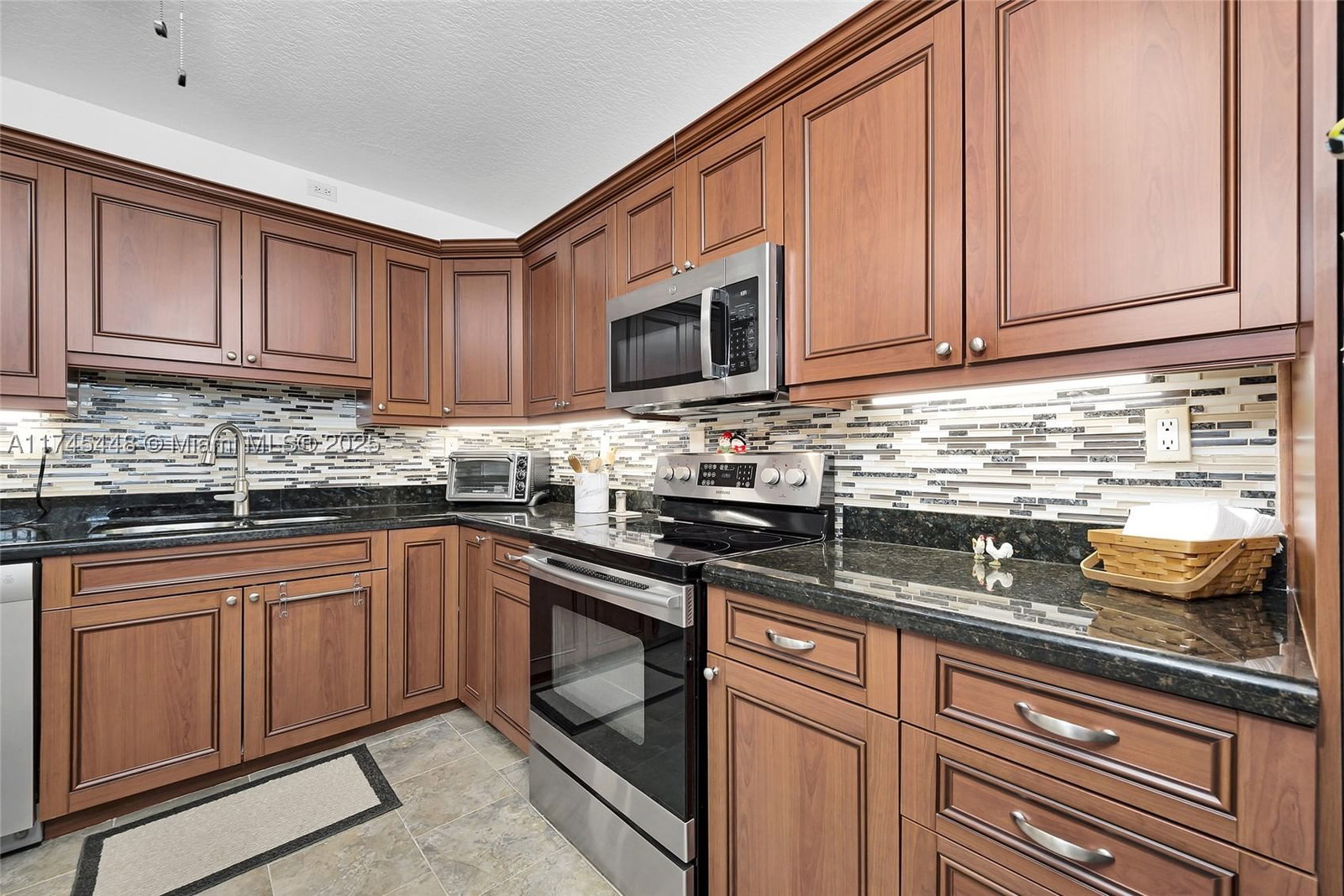 Real estate property located at 5208 24th Ter F318, Broward, Maybury Mansions Condo, Fort Lauderdale, FL