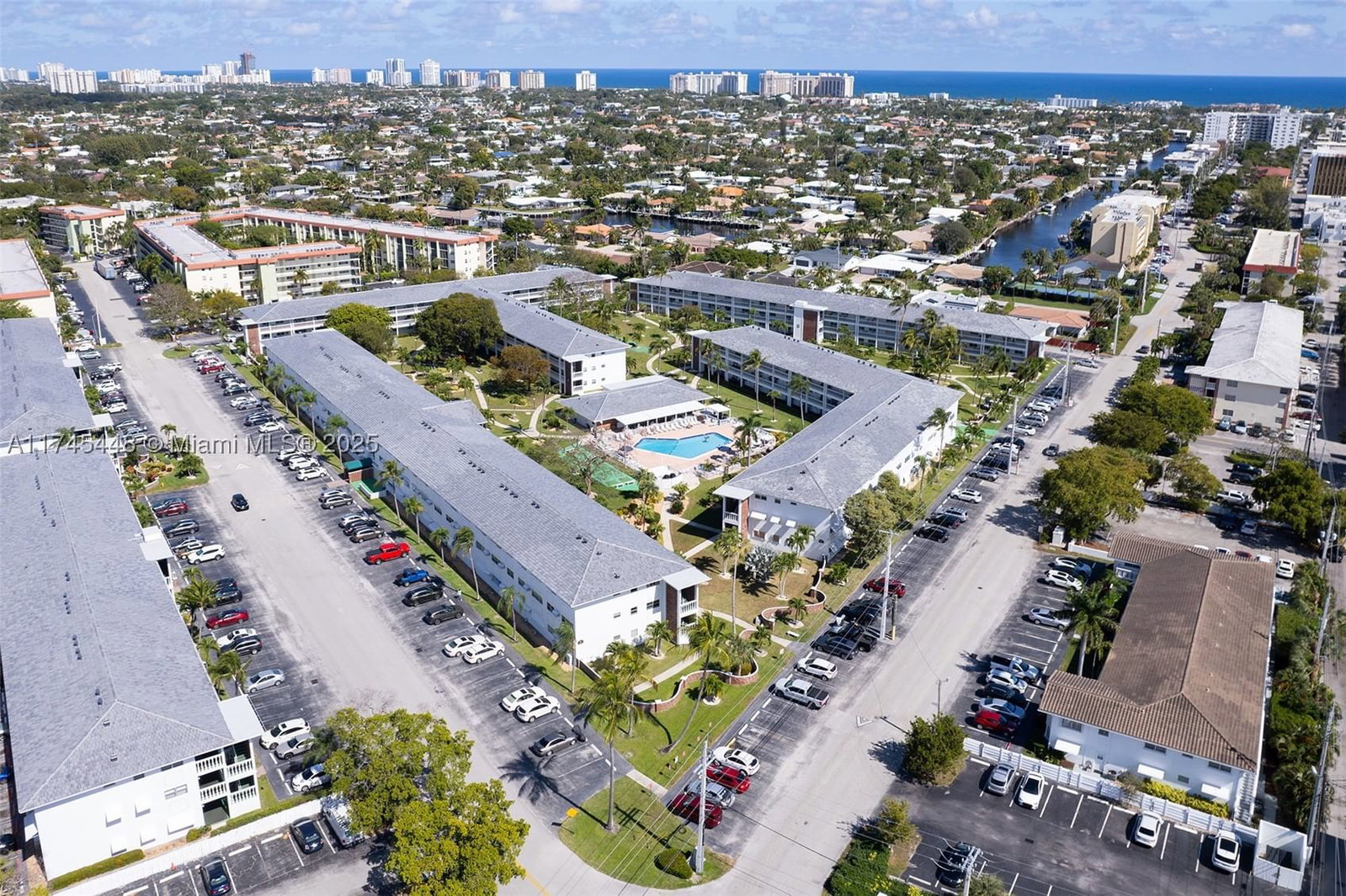 Real estate property located at 5208 24th Ter F318, Broward, Maybury Mansions Condo, Fort Lauderdale, FL