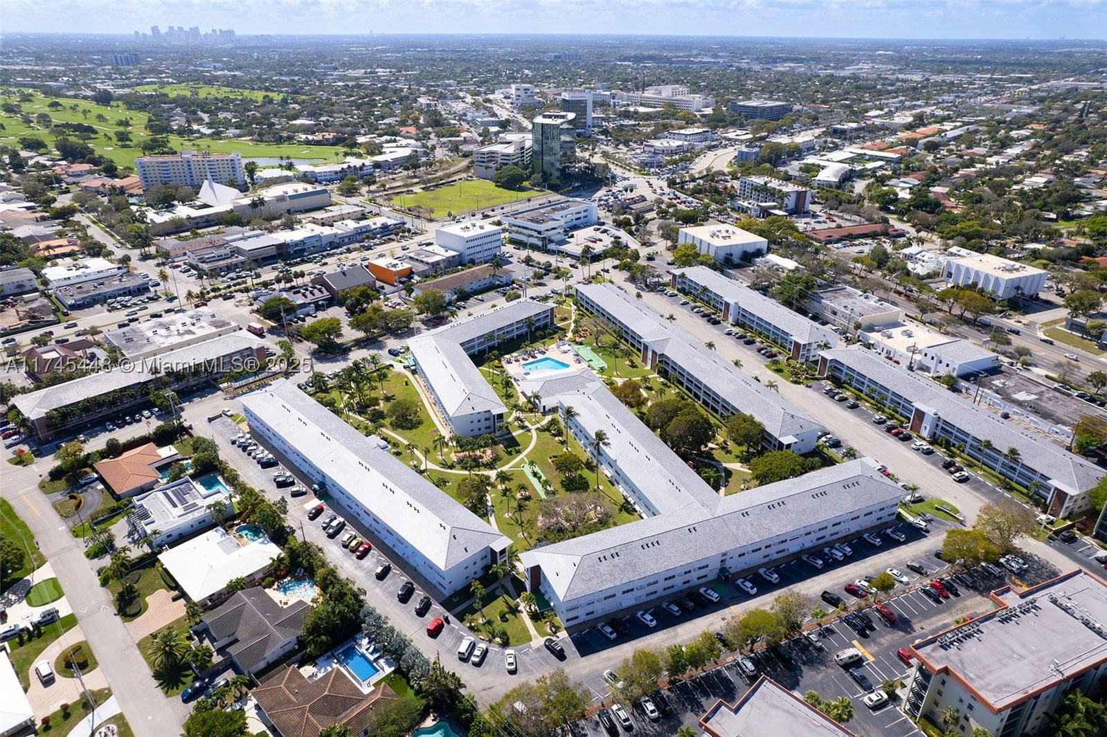 Real estate property located at 5208 24th Ter F318, Broward, Maybury Mansions Condo, Fort Lauderdale, FL