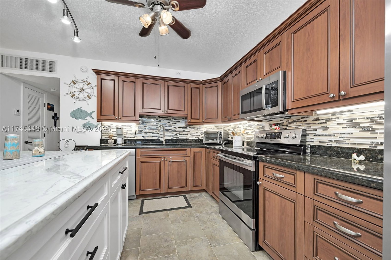 Real estate property located at 5208 24th Ter F318, Broward, Maybury Mansions Condo, Fort Lauderdale, FL