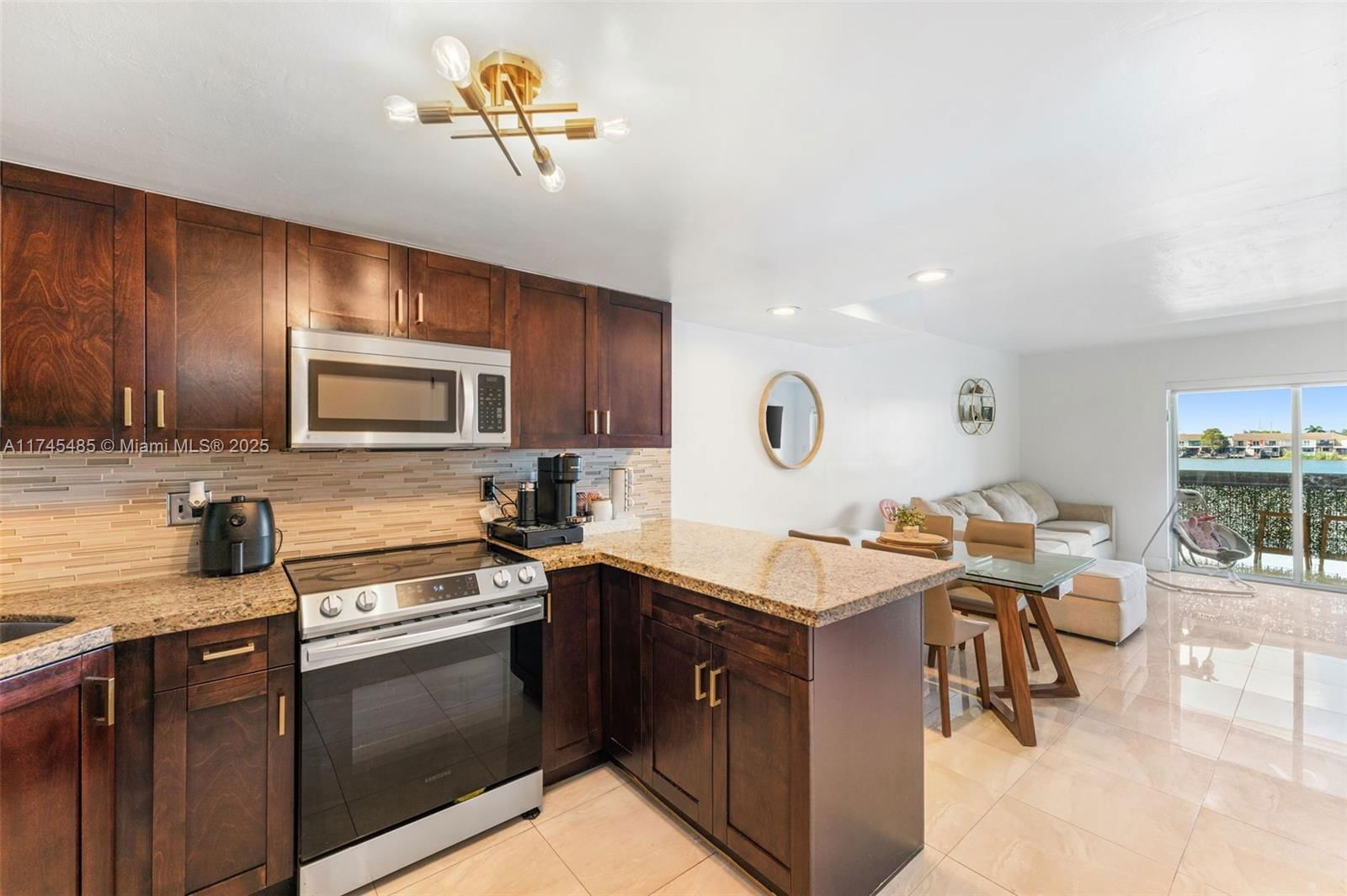 Real estate property located at 5650 26th Ct #211, Miami-dade, Vista Alegre Townhomes Co, Hialeah, FL