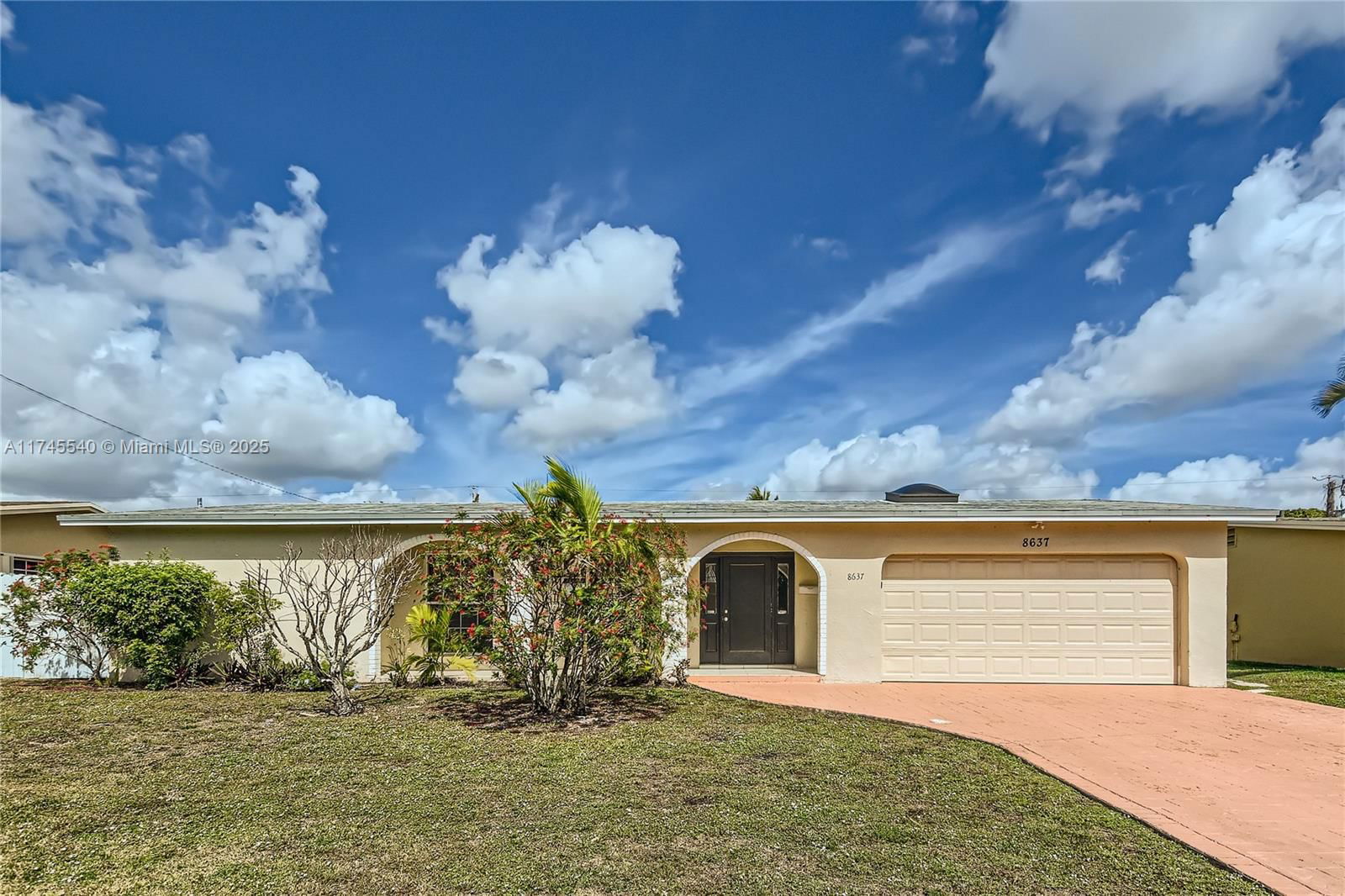 Real estate property located at 8637 Southampton Dr, Broward, Knolls 2 Sec, Miramar, FL