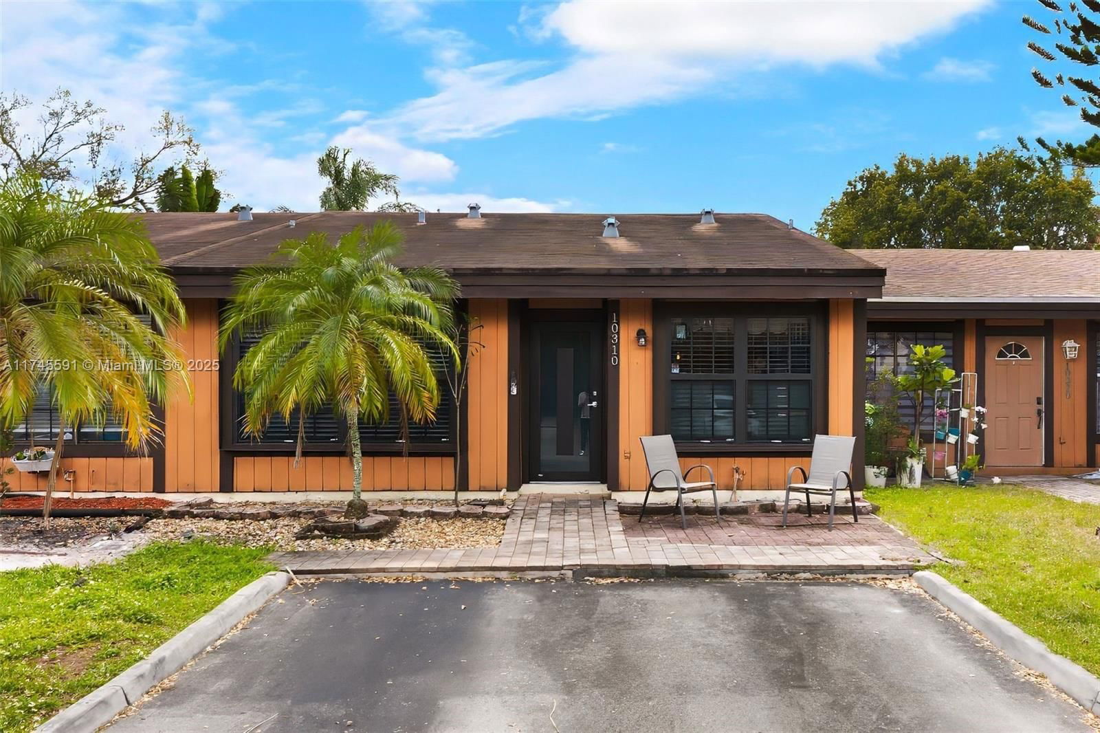 Real estate property located at 10310 Iris Ct #10310, Broward, Everglades Sugar & Land C, Pembroke Pines, FL