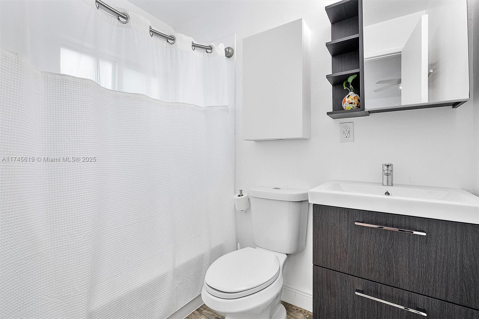 Real estate property located at 1772 10th St, Miami-dade, Shenandoah, Miami, FL