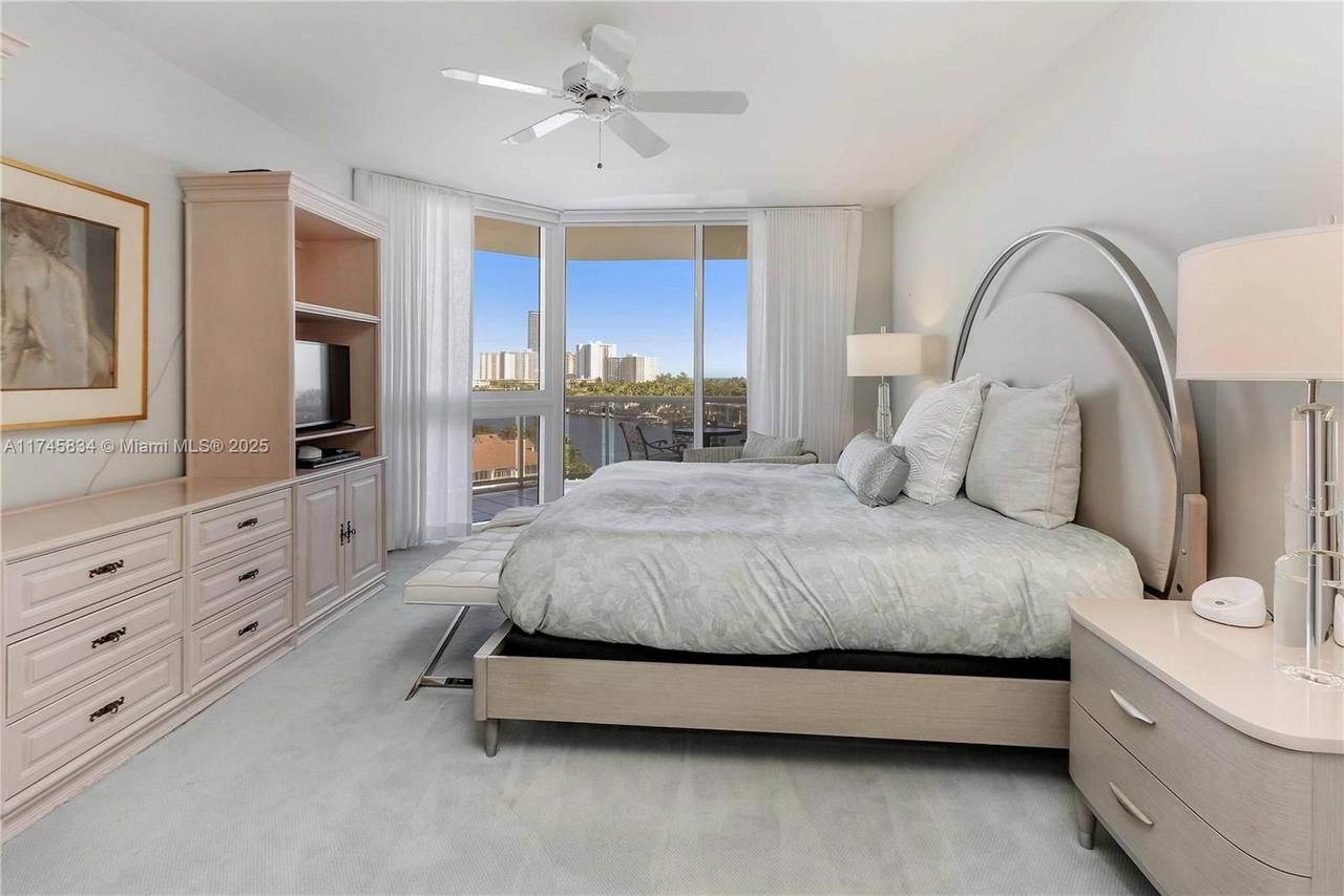 Real estate property located at 3801 207th St #704, Miami-dade, One Island Place Condo 1, Aventura, FL