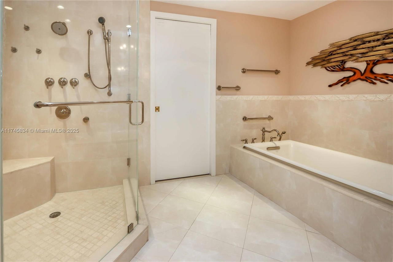 Real estate property located at 3801 207th St #704, Miami-dade, One Island Place Condo 1, Aventura, FL