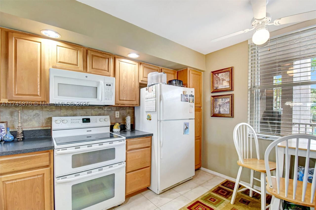 Real estate property located at 10456 24th Pl #209, Broward, Sunrise Lakes 210 Condo, Sunrise, FL