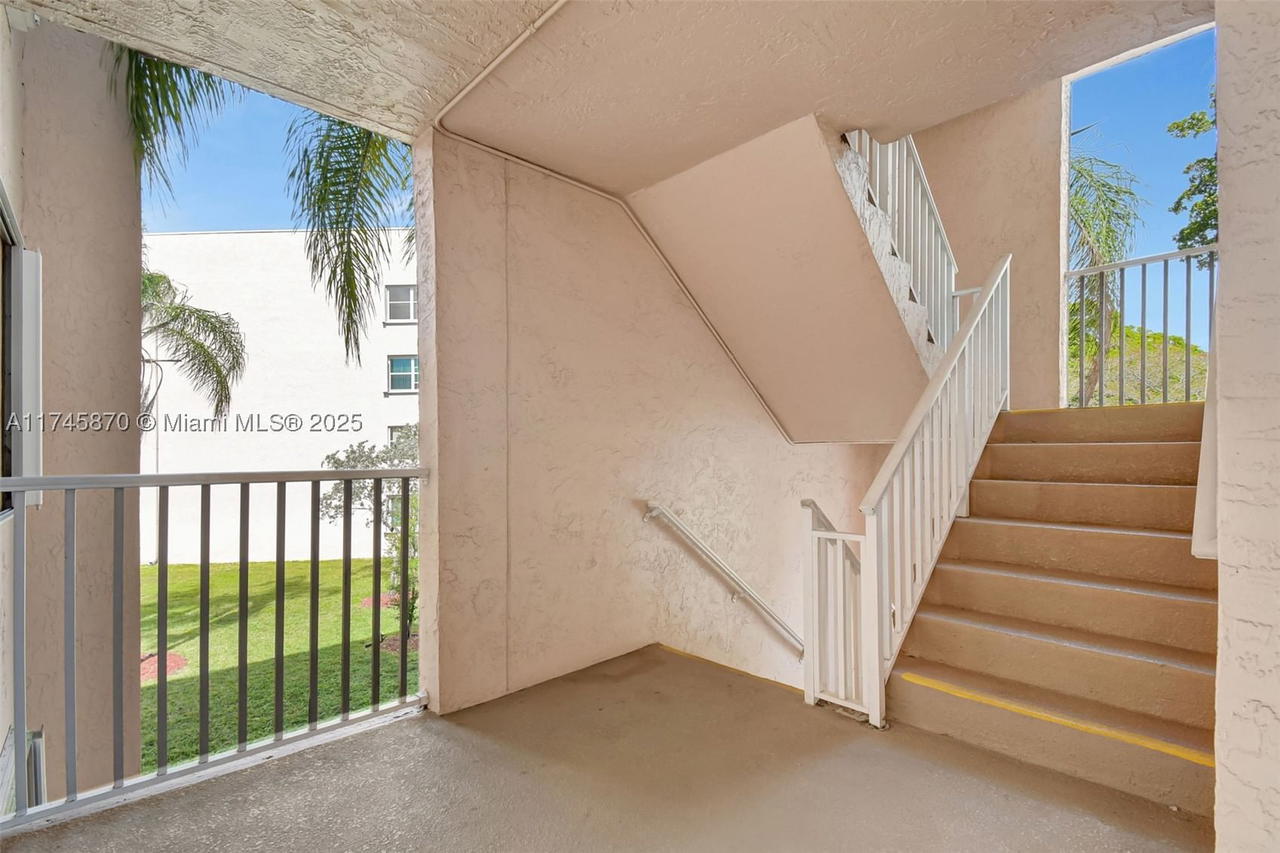 Real estate property located at 10456 24th Pl #209, Broward, Sunrise Lakes 210 Condo, Sunrise, FL
