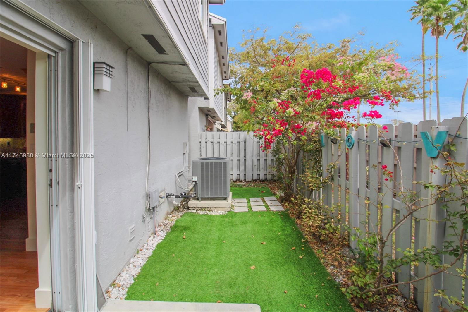 Real estate property located at 14619 122nd Pl, Miami-dade, Deerwood Villas Sec 3 Rep, Miami, FL