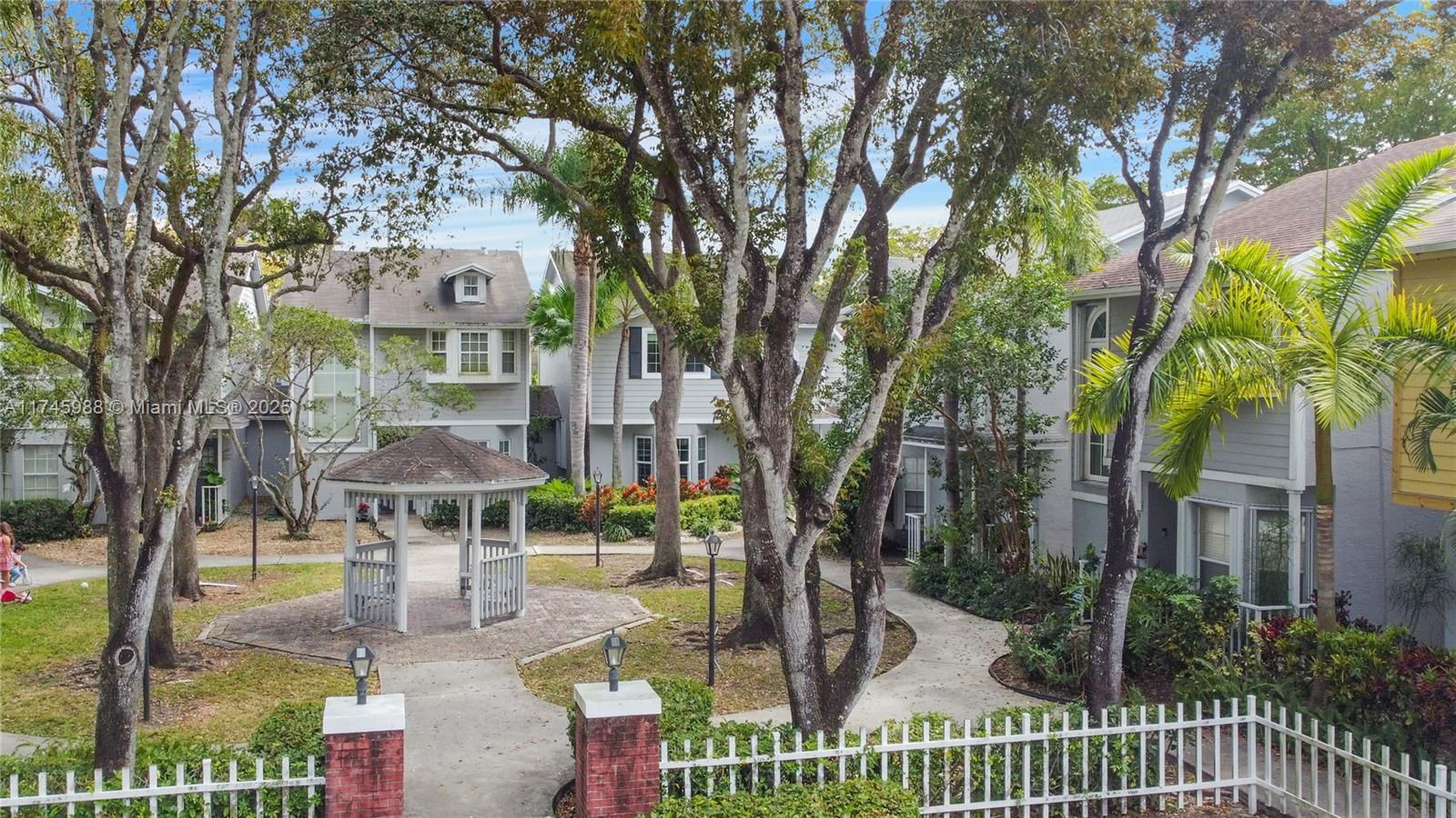 Real estate property located at 14619 122nd Pl, Miami-dade, Deerwood Villas Sec 3 Rep, Miami, FL