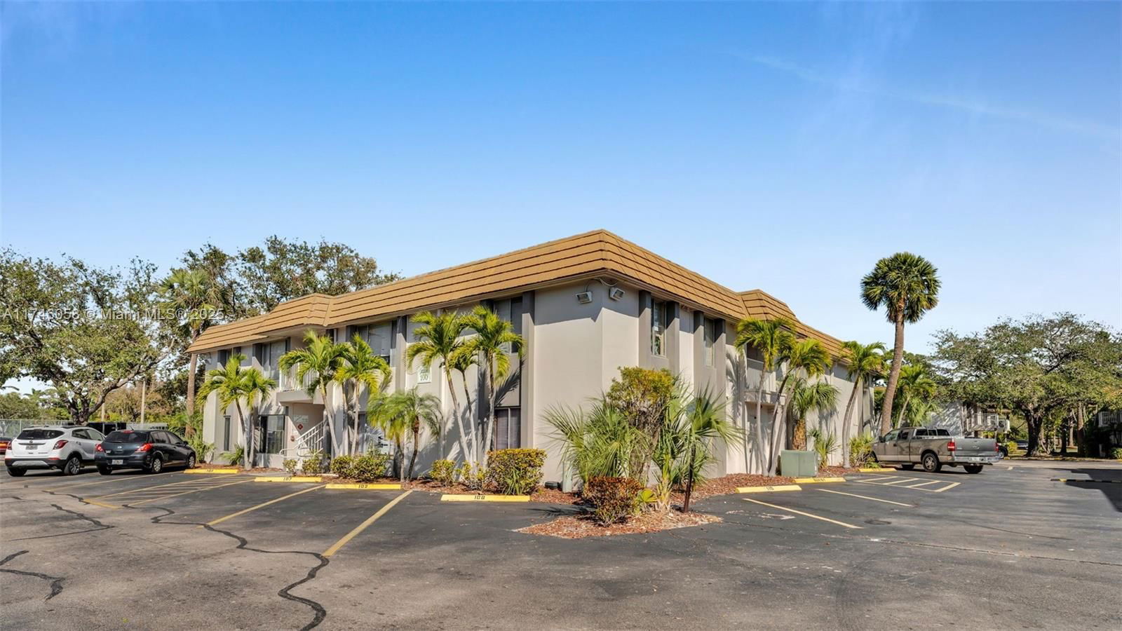 Real estate property located at 1830 Maravilla Ave. #103, Lee, Green Tree Village, Fort Myers, FL