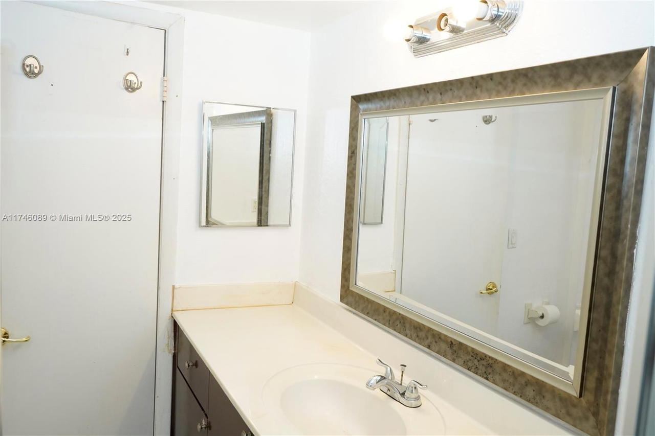 Real estate property located at 4215 University Dr #301, Broward, Springcrest Condo, Sunrise, FL