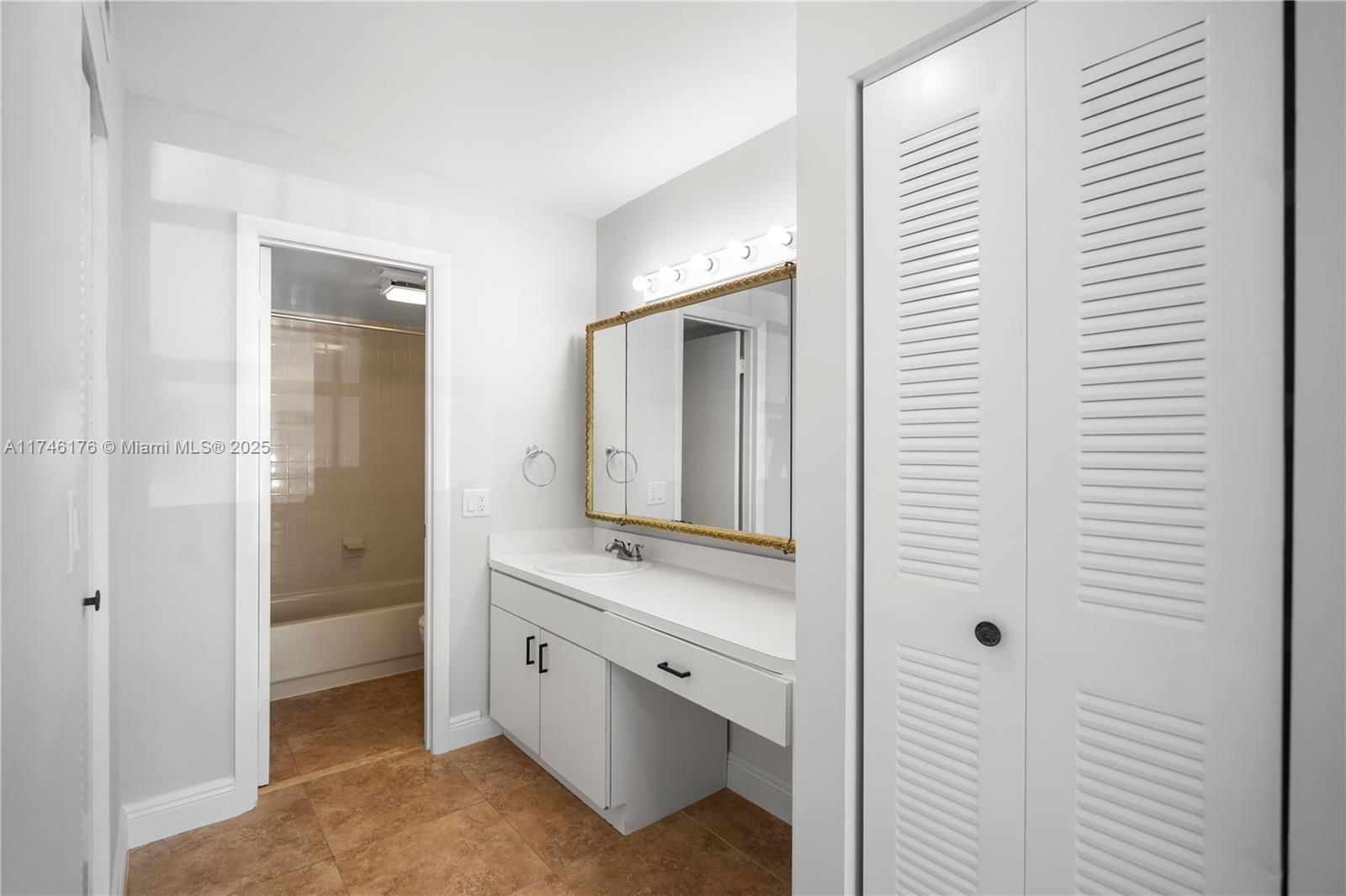 Real estate property located at 21133 85th Ave #103, Miami-dade, Cove Condo Phase Ii, The, Cutler Bay, FL