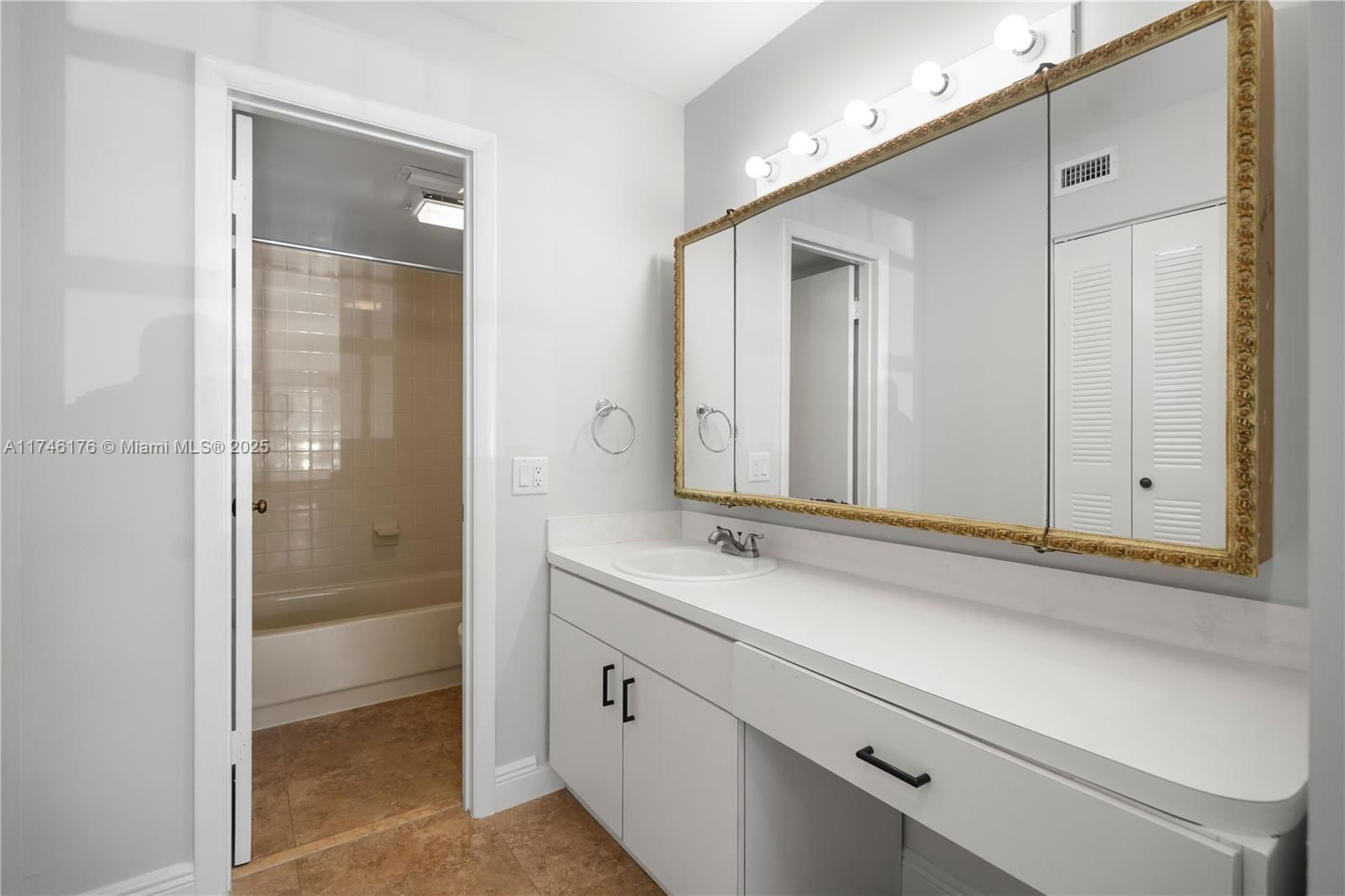 Real estate property located at 21133 85th Ave #103, Miami-dade, Cove Condo Phase Ii, The, Cutler Bay, FL