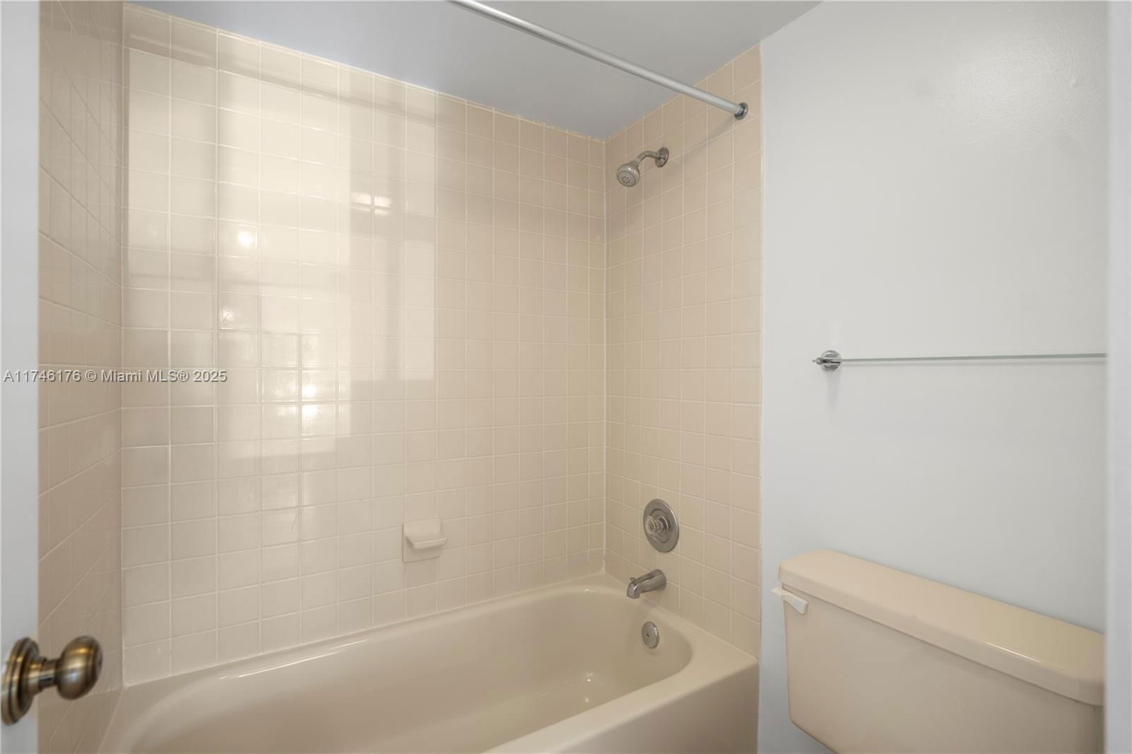 Real estate property located at 21133 85th Ave #103, Miami-dade, Cove Condo Phase Ii, The, Cutler Bay, FL