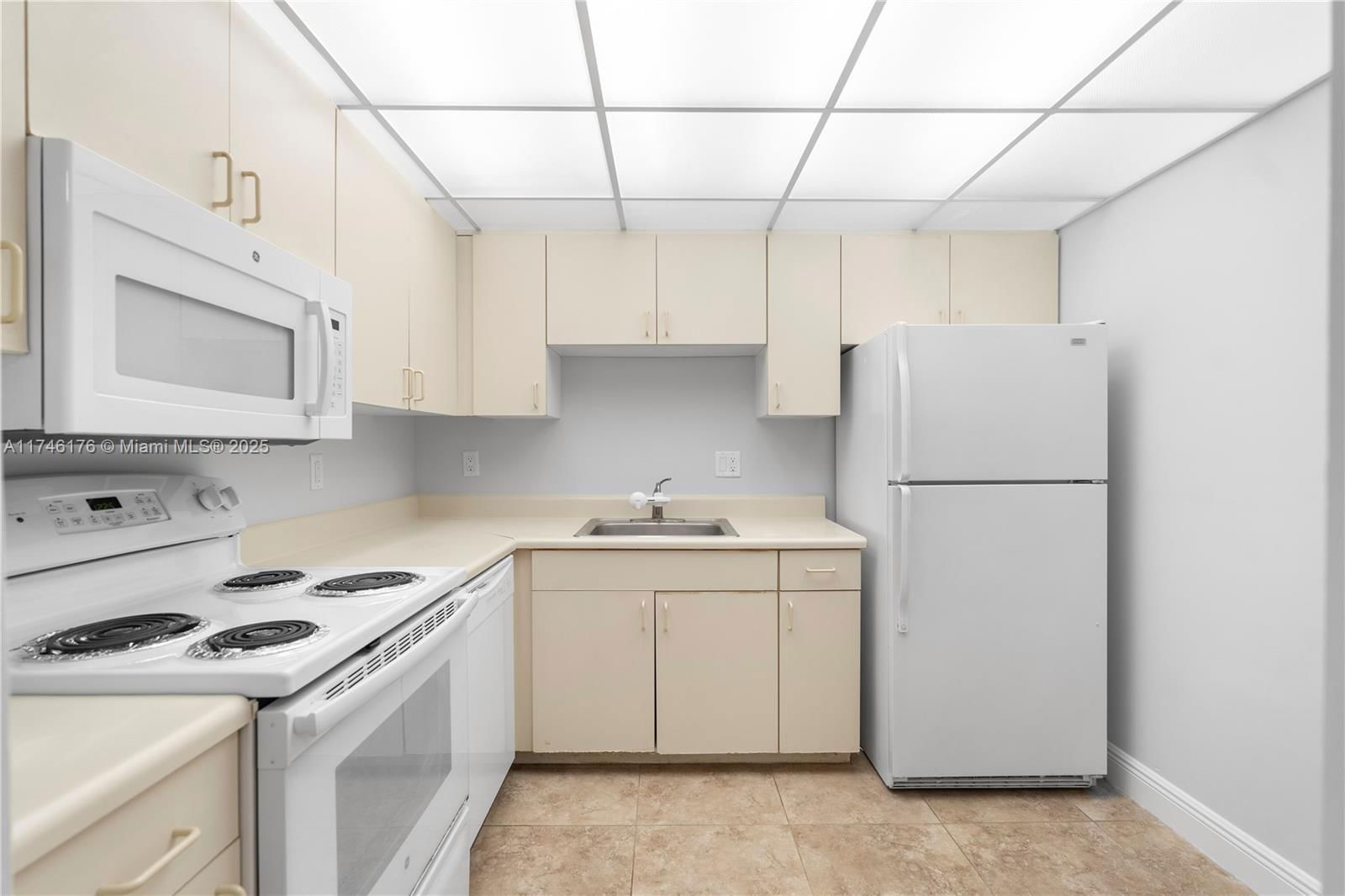 Real estate property located at 21133 85th Ave #103, Miami-dade, Cove Condo Phase Ii, The, Cutler Bay, FL