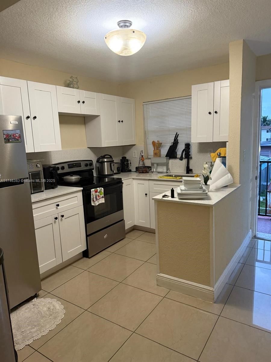 Real estate property located at 1000 28th St #8, Miami-dade, One-thousand West Condo, Hialeah, FL