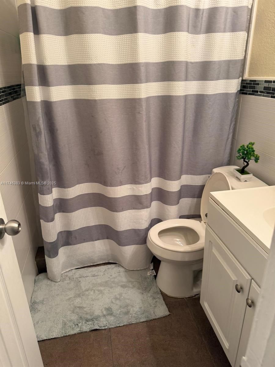 Real estate property located at 1000 28th St #8, Miami-dade, One-thousand West Condo, Hialeah, FL