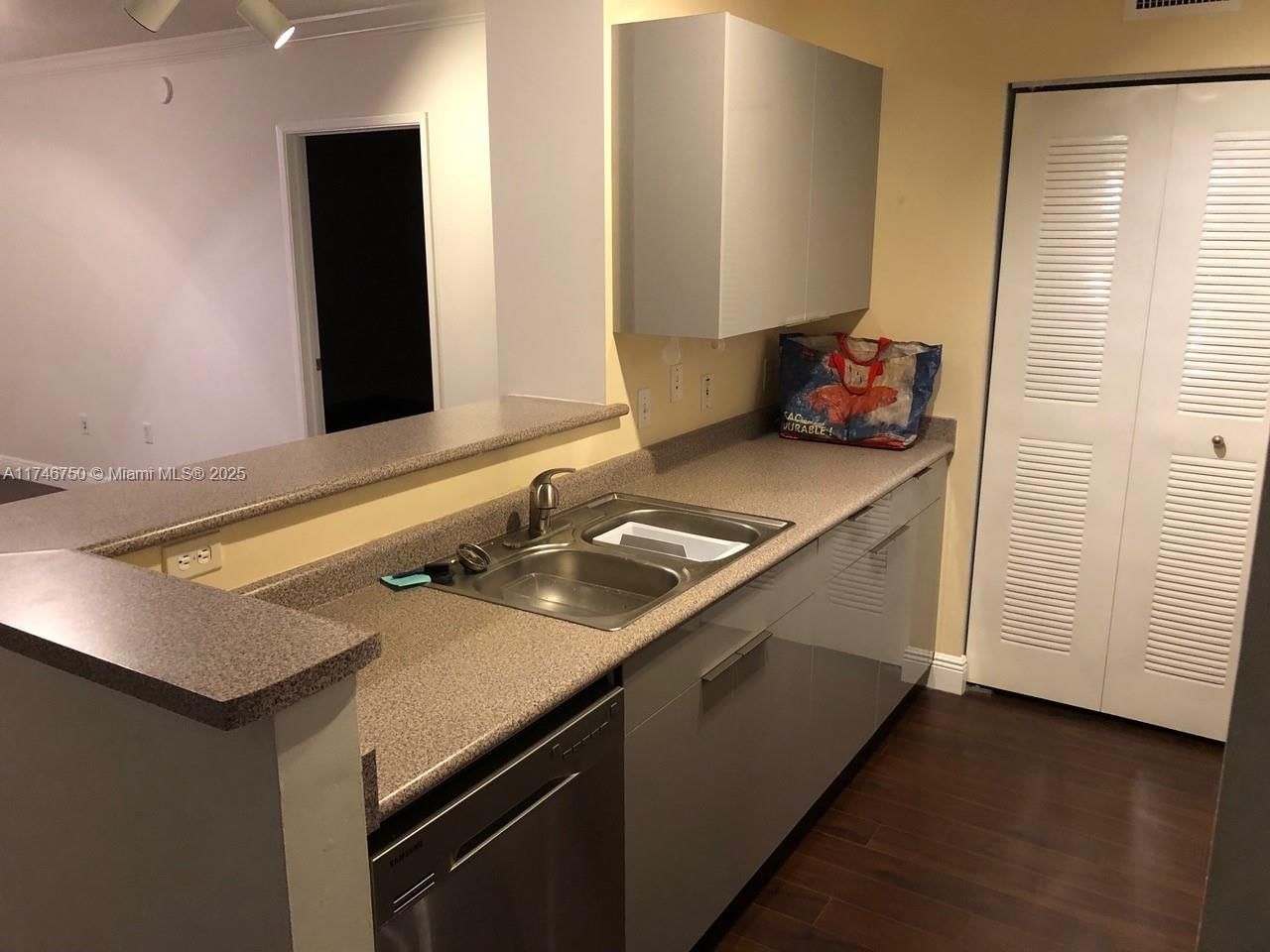 Real estate property located at 1919 Van Buren St #305A, Broward, Regent Park Condo, Hollywood, FL