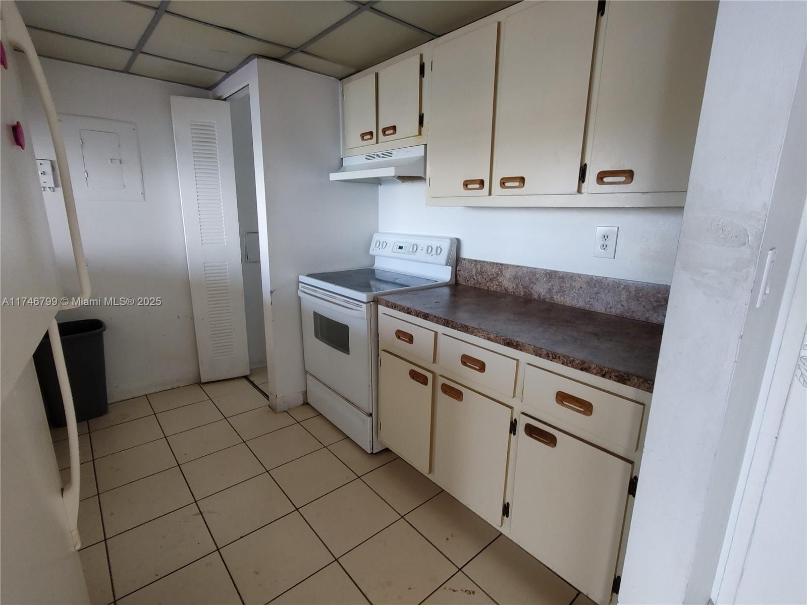 Real estate property located at 7601 Treasure Dr #2017, Miami-dade, The Grandview Palace Condo, North Bay Village, FL
