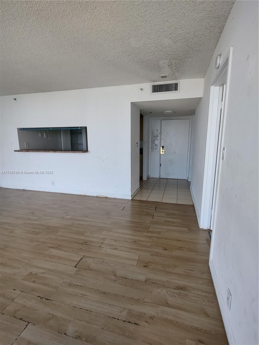 Real estate property located at 7601 Treasure Dr #2017, Miami-dade, The Grandview Palace Condo, North Bay Village, FL
