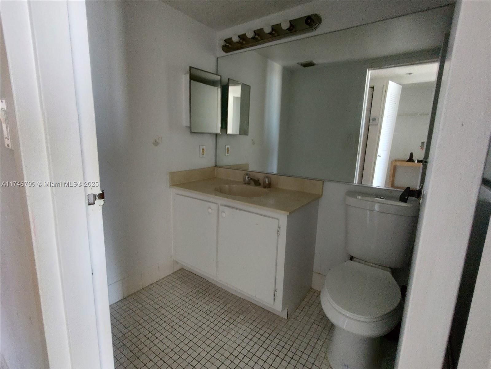 Real estate property located at 7601 Treasure Dr #2017, Miami-dade, The Grandview Palace Condo, North Bay Village, FL