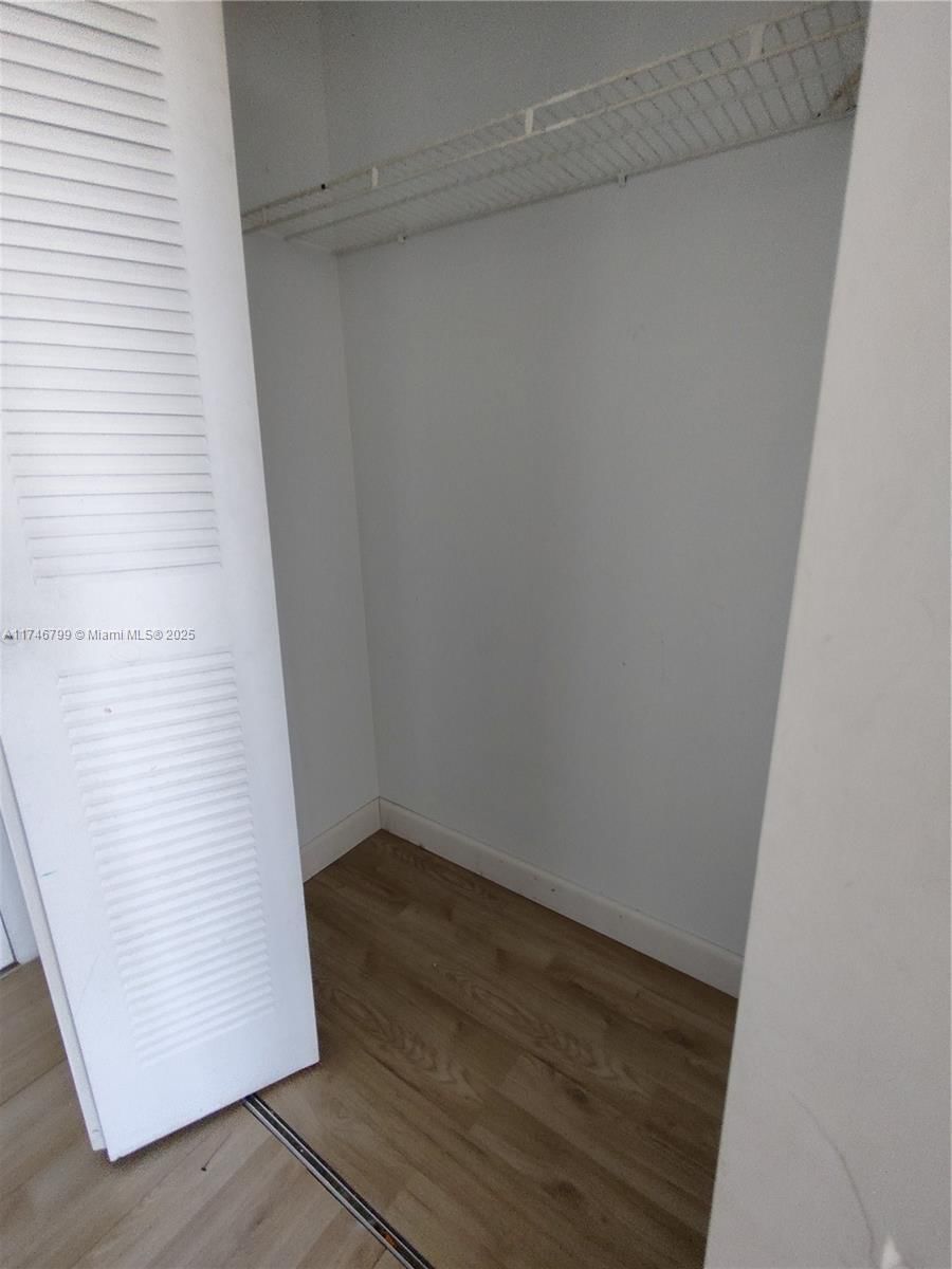 Real estate property located at 7601 Treasure Dr #2017, Miami-dade, The Grandview Palace Condo, North Bay Village, FL