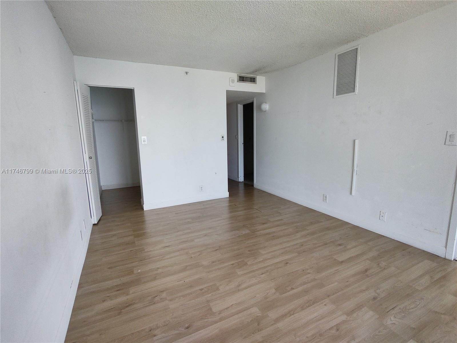 Real estate property located at 7601 Treasure Dr #2017, Miami-dade, The Grandview Palace Condo, North Bay Village, FL