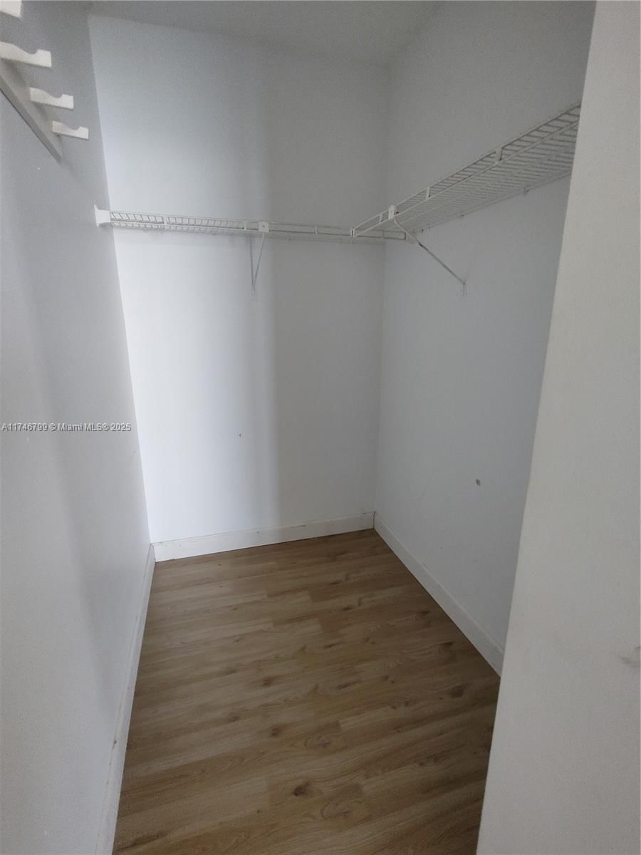 Real estate property located at 7601 Treasure Dr #2017, Miami-dade, The Grandview Palace Condo, North Bay Village, FL
