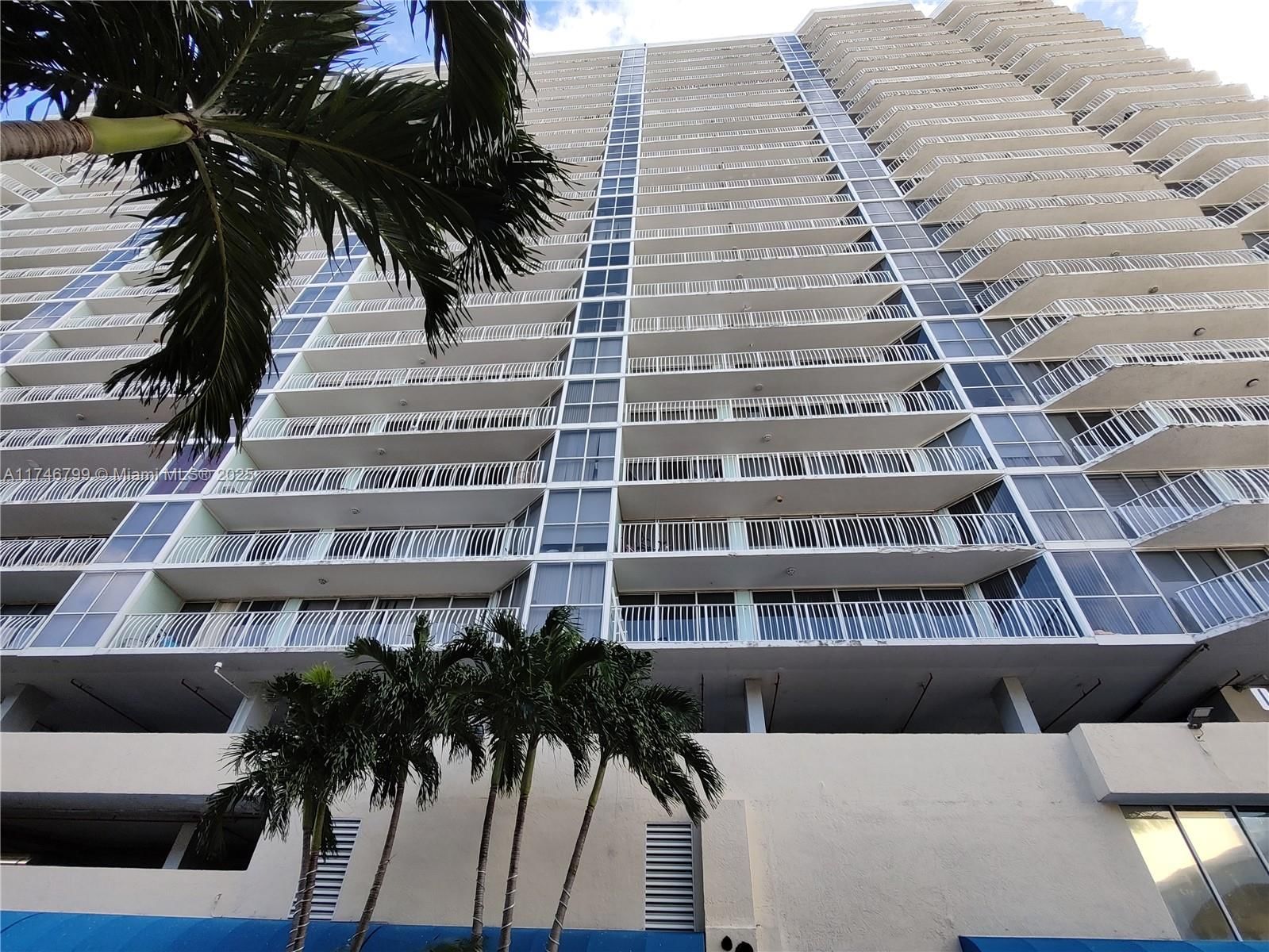 Real estate property located at 7601 Treasure Dr #2017, Miami-dade, The Grandview Palace Condo, North Bay Village, FL