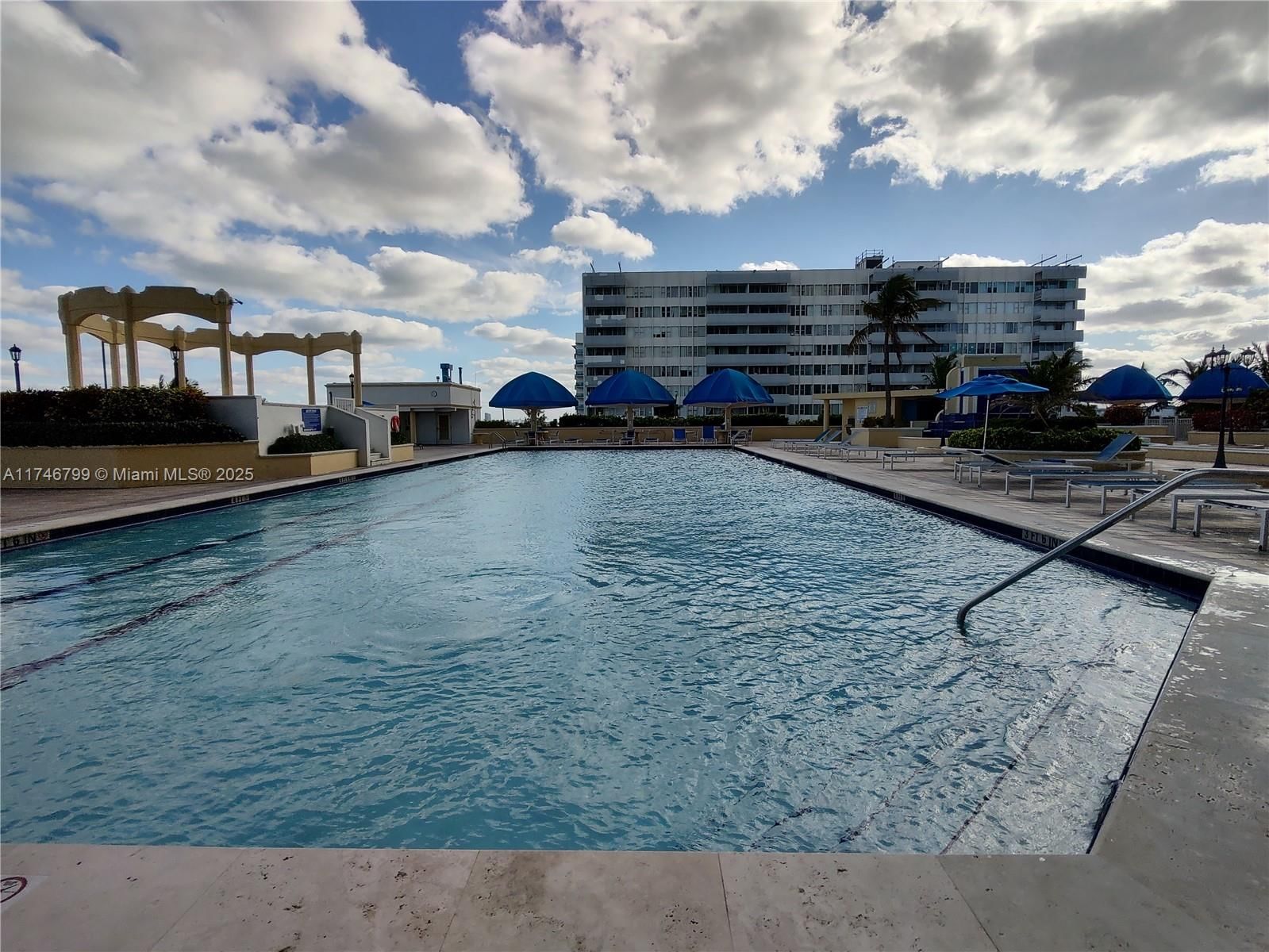 Real estate property located at 7601 Treasure Dr #2017, Miami-dade, The Grandview Palace Condo, North Bay Village, FL