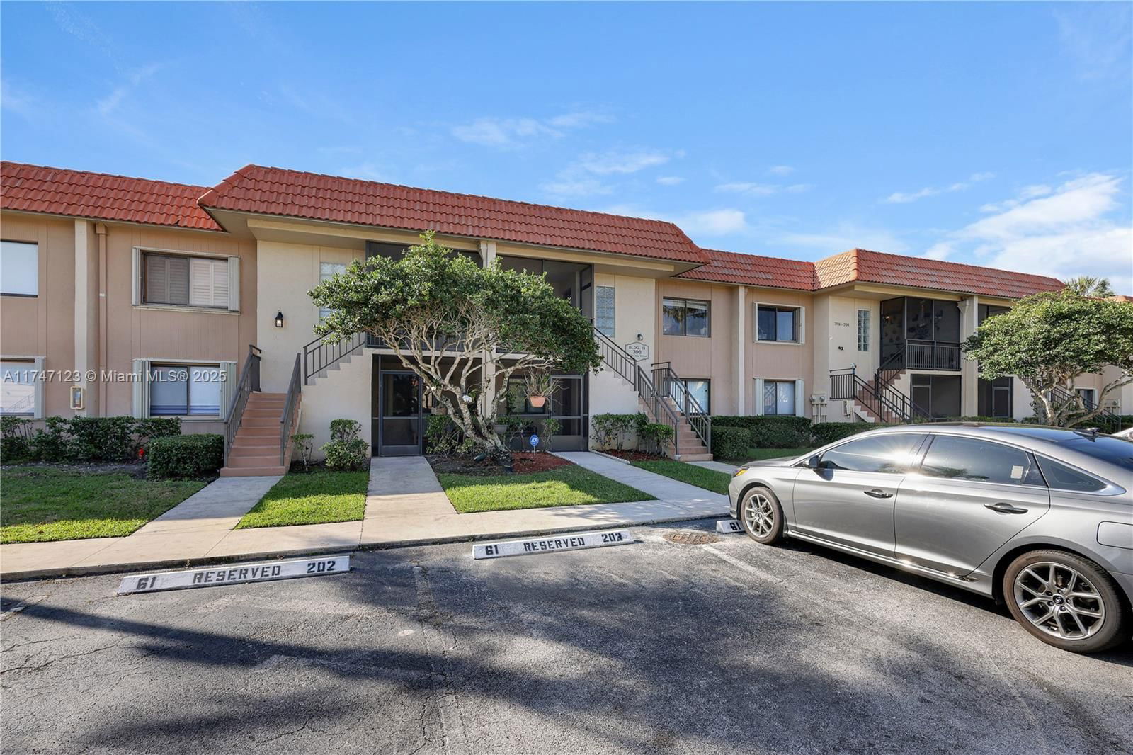 Real estate property located at 398 Lakeview Dr #203, Broward, RACQUET CLUB APTS AT BONA, Weston, FL