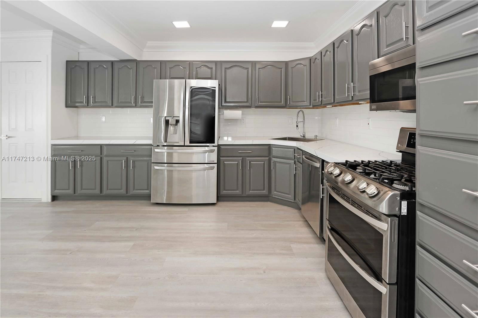 Real estate property located at 1011 14th Ave, Broward, Country Club Homes, Hollywood, FL