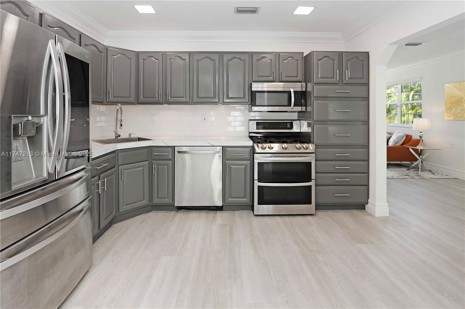 Real estate property located at 1011 14th Ave, Broward, Country Club Homes, Hollywood, FL