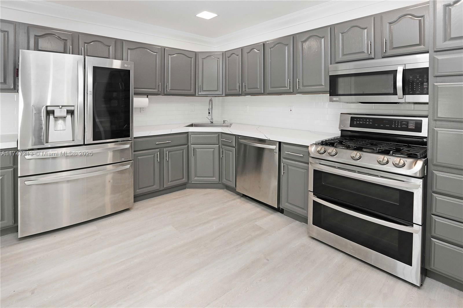 Real estate property located at 1011 14th Ave, Broward, Country Club Homes, Hollywood, FL