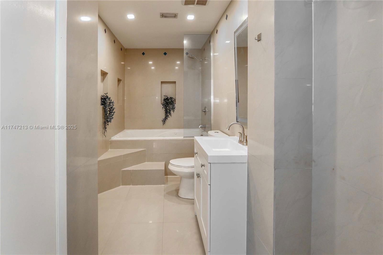 Real estate property located at 1011 14th Ave, Broward, Country Club Homes, Hollywood, FL
