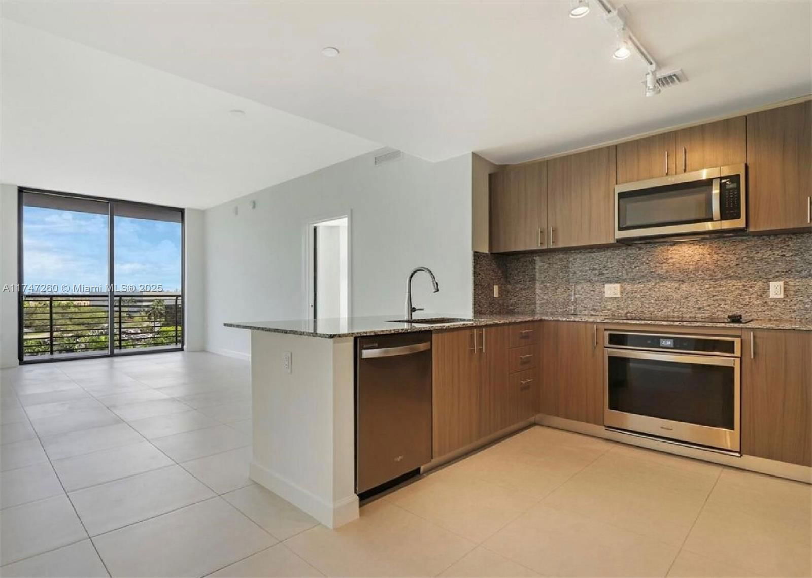Real estate property located at 5350 84th Ave #601, Miami-dade, 5350 Park Condo, Doral, FL